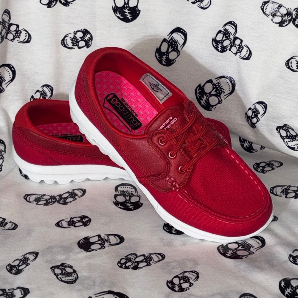 NWOT Skechers Women’s On The Go Boat Shoes with Cushioned Sole, Red Size 5
